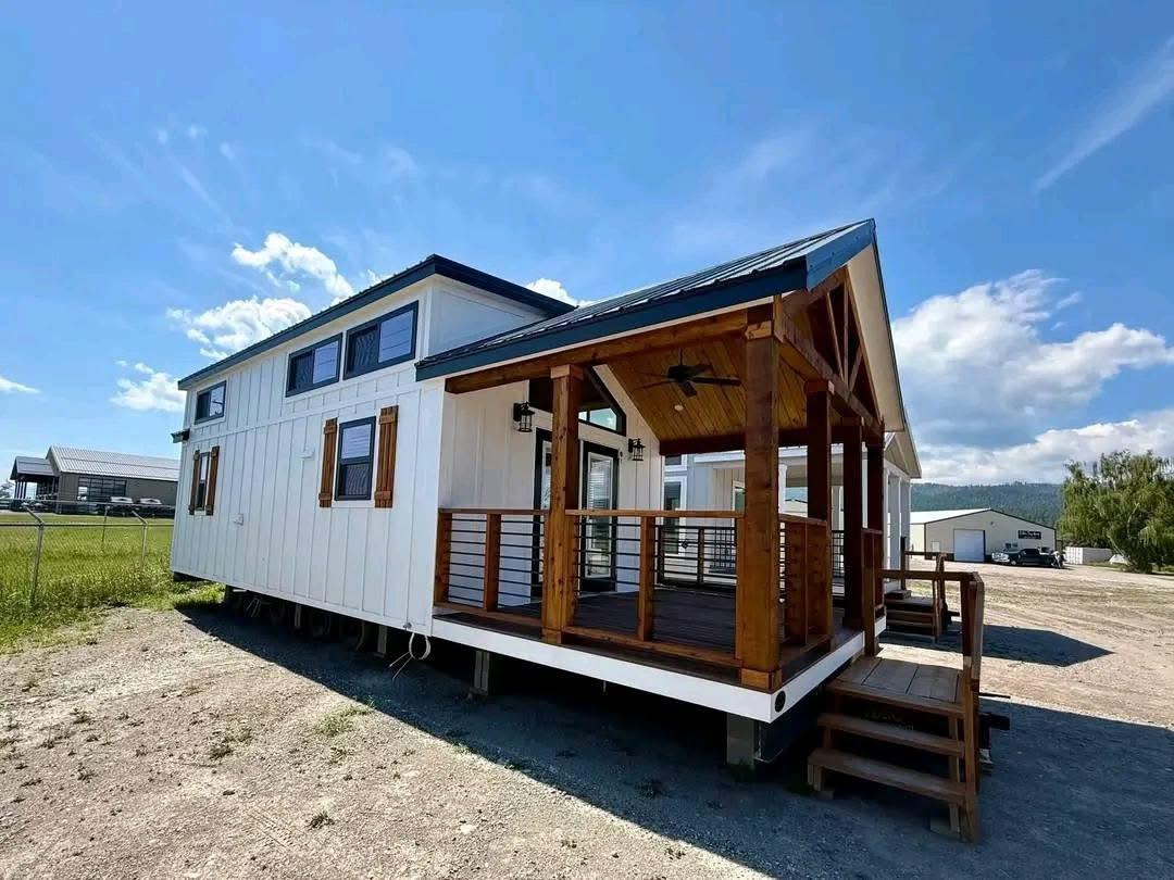 CARDINAL LUXURY TINY HOME hero