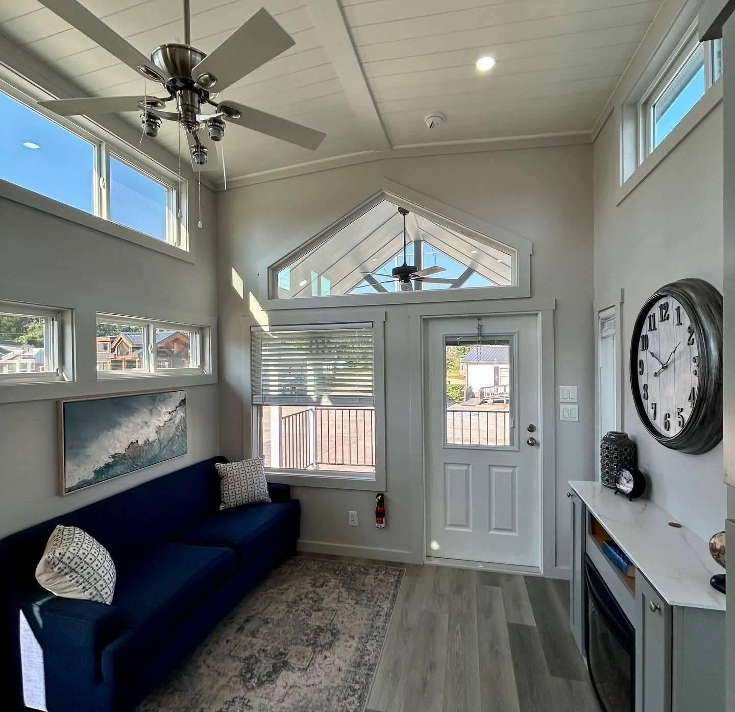 2023 CUSTOM LARK archive 0