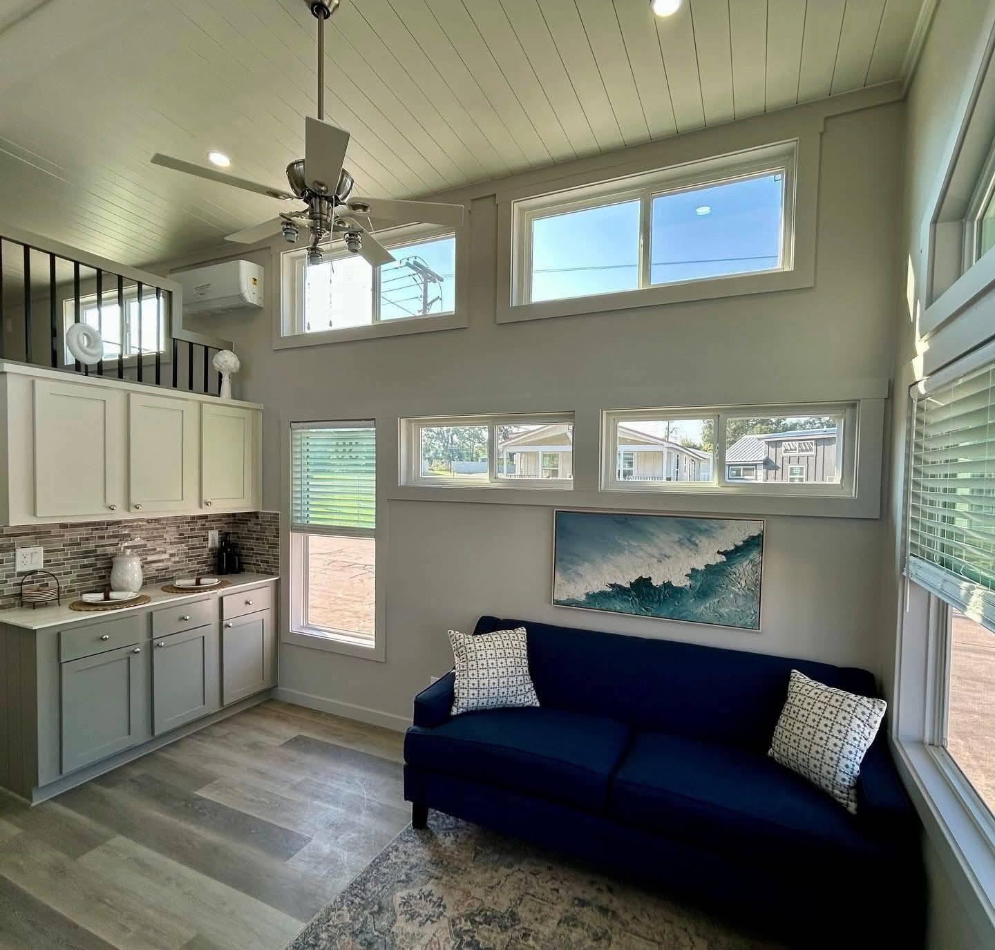 2023 CUSTOM LARK detail 3