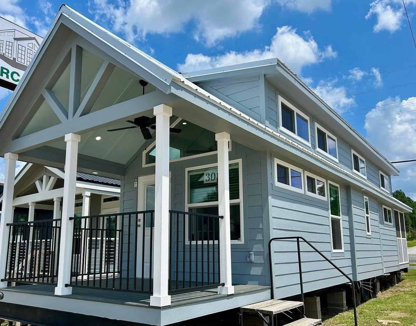 2023 CUSTOM LARK detail 1