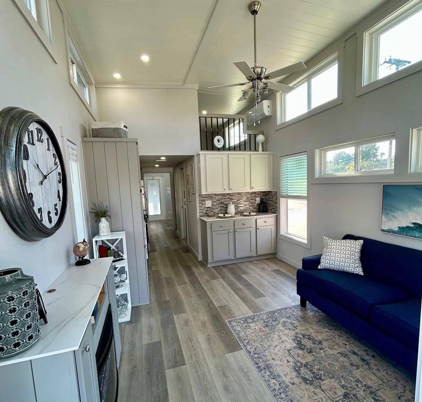 2023 CUSTOM LARK detail 2